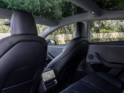 Used 2025 Tesla Model 3 Long Range RWD image 19
