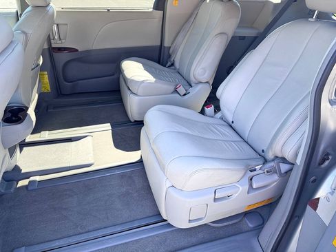 Used 2013 Toyota Sienna XLE AWD/4WD image 5