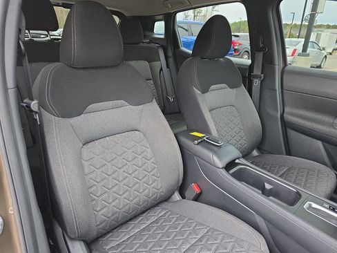 Used 2025 Nissan Kicks SV image 13