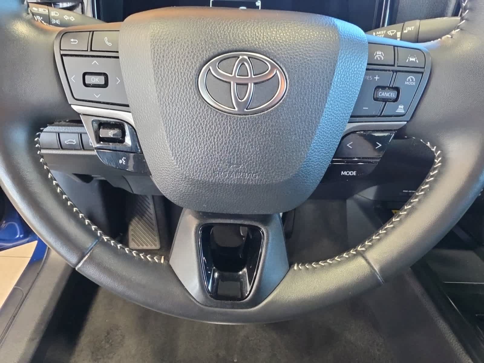 Used 2025 Toyota Camry SE FWD image 18