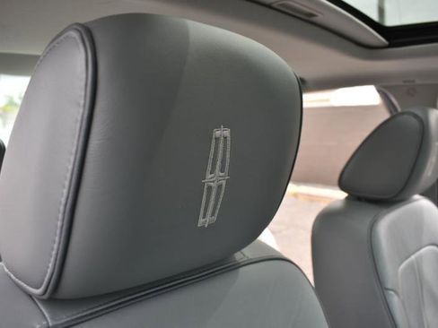 Used 2010 Lincoln MKZ FWD image 16