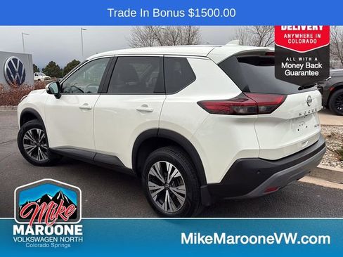 Used 2023 Nissan Rogue SV image 4