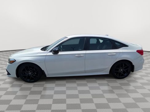 Used 2022 Honda Civic Sport image 2
