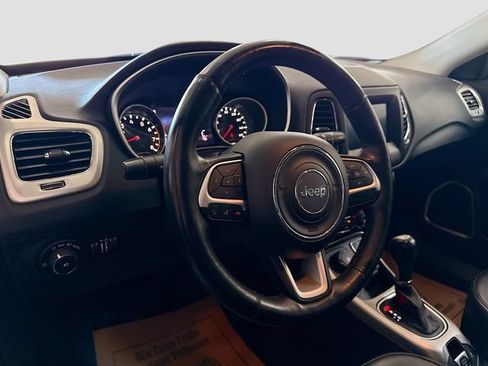 Used 2019 Jeep Compass Latitude w/ Popular Equipment Group AWD/4WD image 10