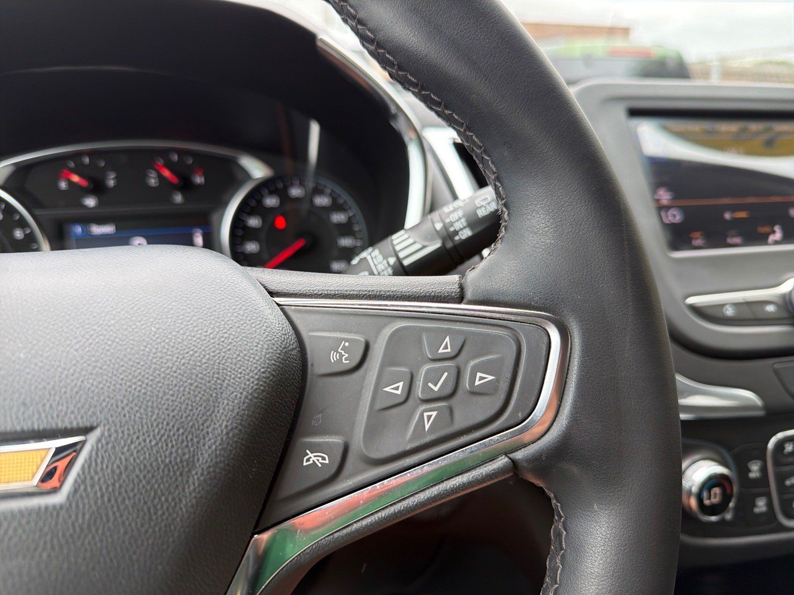 Used 2024 Chevrolet Equinox LT FWD image 18