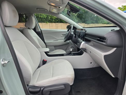 Used 2024 Hyundai Kona SEL FWD image 27