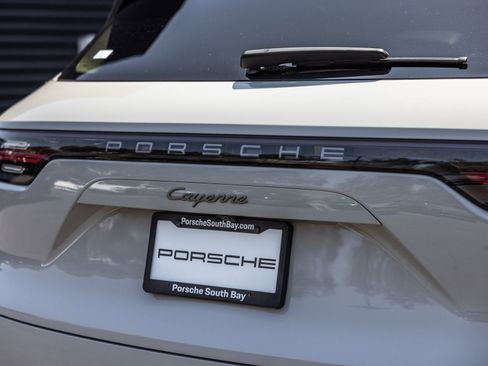 Certified 2022 Porsche Cayenne Platinum Edition AWD/4WD image 26