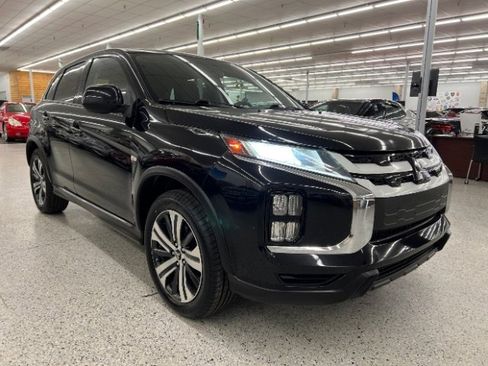 Used 2020 Mitsubishi Outlander Sport ES image 3