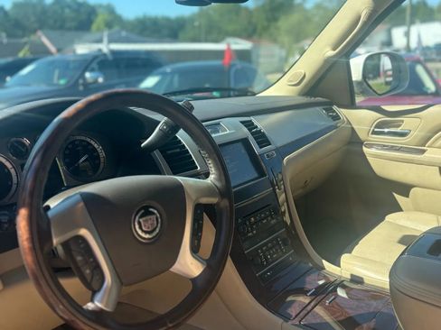 Used 2013 Cadillac Escalade ESV Premium image 42