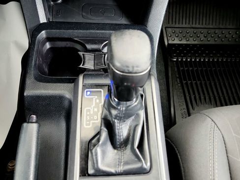 Used 2018 Toyota Tacoma TRD Sport w/ Technology Package AWD/4WD image 28