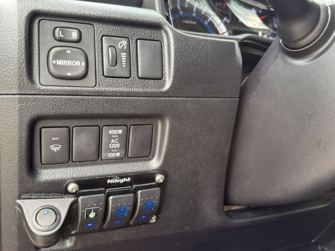 Used 2016 Toyota 4Runner SR5 AWD/4WD image 21