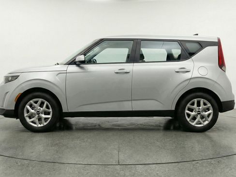Used 2025 Kia Soul LX w/ LX Technology Package FWD image 5