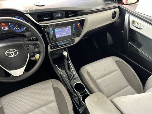 Used 2018 Toyota Corolla LE w/ Carpet Mat Package (TMS) FWD image 23
