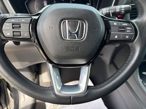 Certified 2023 Honda Pilot Touring image 7
