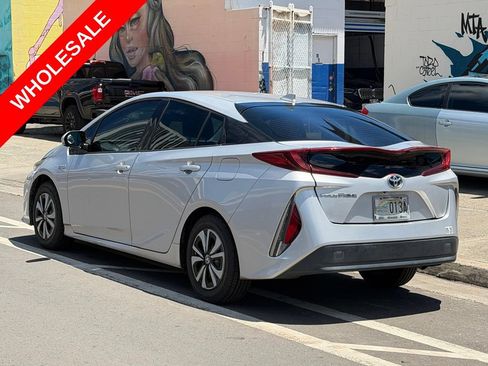 Used 2018 Toyota Prius Prime Plus w/ Carpet Mat Package FWD image 3