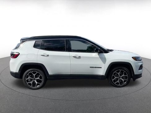 Used 2025 Jeep Compass Limited AWD/4WD image 16