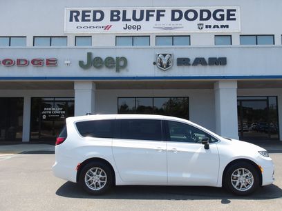 New 2025 Chrysler Pacifica Select