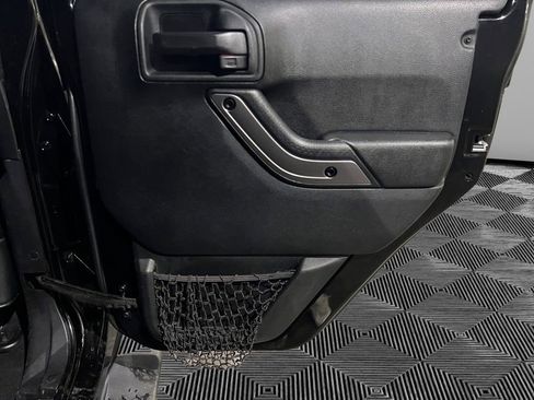 Used 2018 Jeep Wrangler Unlimited Sahara image 15