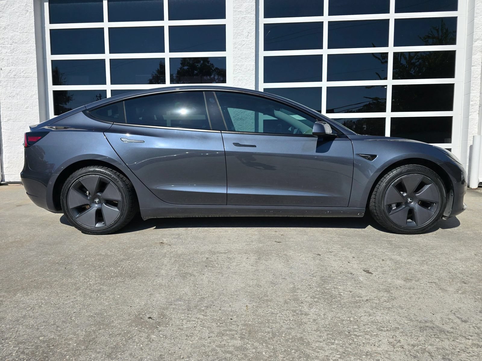 Used 2021 Tesla Model 3 Standard Range Plus RWD image 3