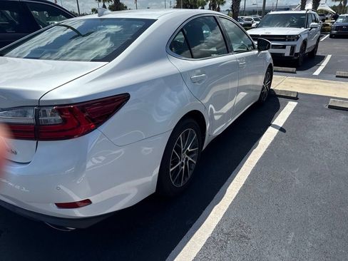 Used 2018 Lexus ES 350 w/ Luxury Package w/Wood Trim FWD image 4