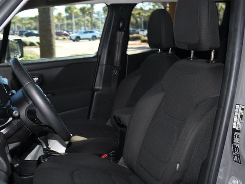 Used 2019 Jeep Renegade Latitude w/ Safety & Security Group II image 11