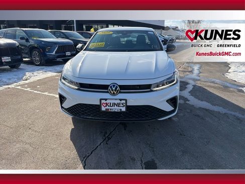 Used 2025 Volkswagen Jetta Sport image 13