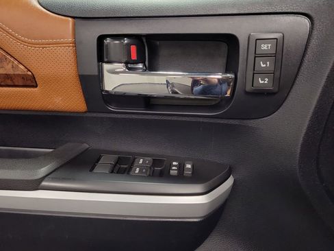 Used 2014 Toyota Tundra Platinum image 19