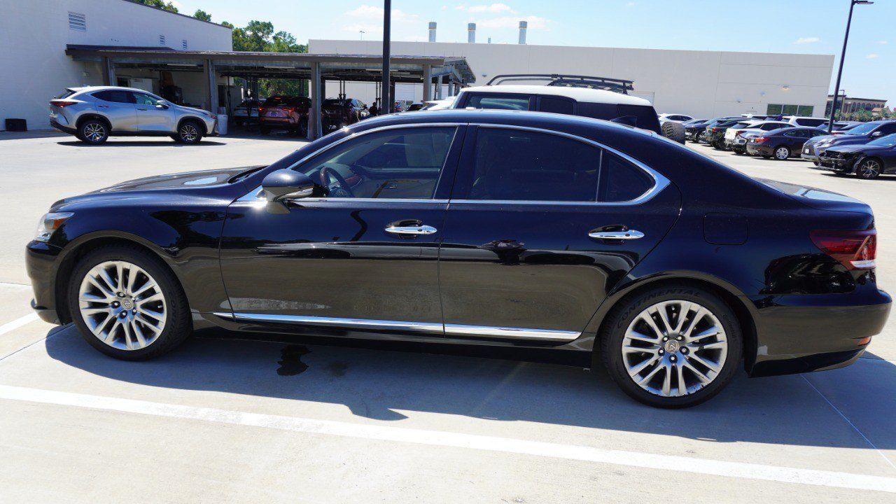 Used 2017 Lexus LS 460 w/ Comfort Package RWD image 5