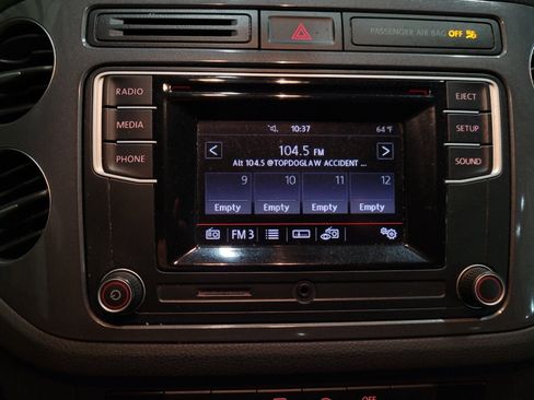 Used 2017 Volkswagen Tiguan Limited FWD image 25
