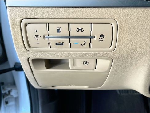 Used 2019 Genesis G80 3.8 image 10