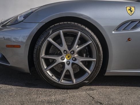 Used 2010 Ferrari California image 18