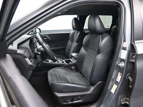 Used 2024 Mitsubishi Outlander SE image 24