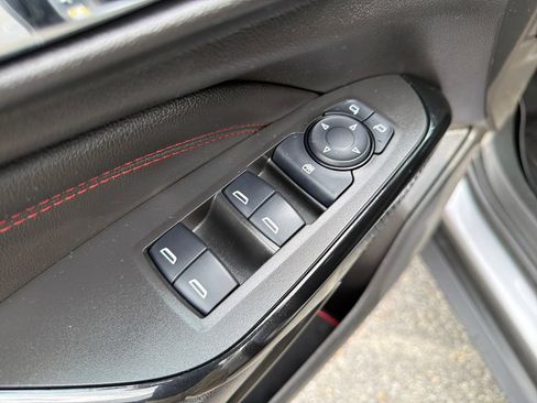 Used 2025 Chevrolet Trax RS w/ Sunroof Package FWD image 12