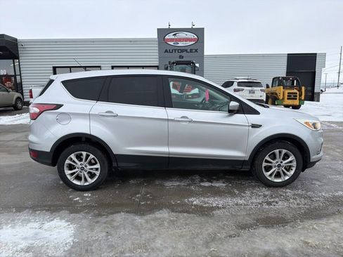 Used 2017 Ford Escape SE image 1