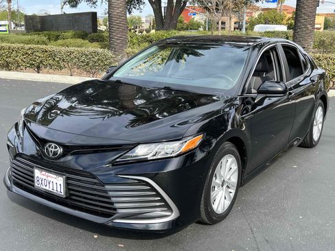 Used 2021 Toyota Camry LE image 53