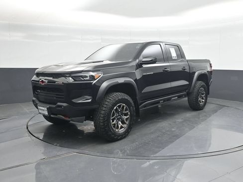 Used 2025 Chevrolet Colorado ZR2 w/ Technology Package AWD/4WD image 32