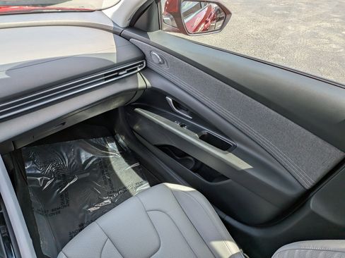 Used 2024 Hyundai Elantra Limited FWD image 18