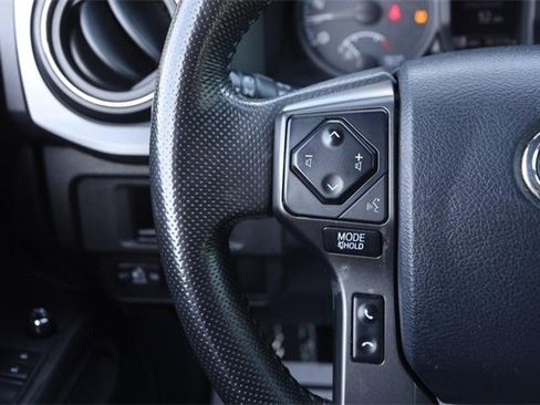 Used 2018 Toyota Tacoma TRD Off-Road image 13