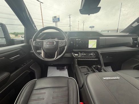 Used 2025 GMC Sierra 2500 AT4X AWD/4WD image 16