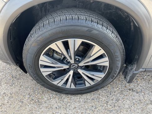 Used 2023 Nissan Rogue SV image 29