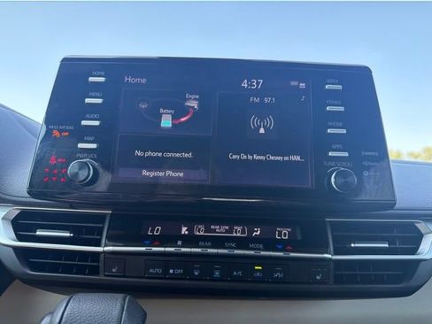 Used 2021 Toyota Sienna XLE FWD image 32