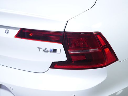 Used 2020 Volvo S90 T6 R-Design AWD/4WD image 17