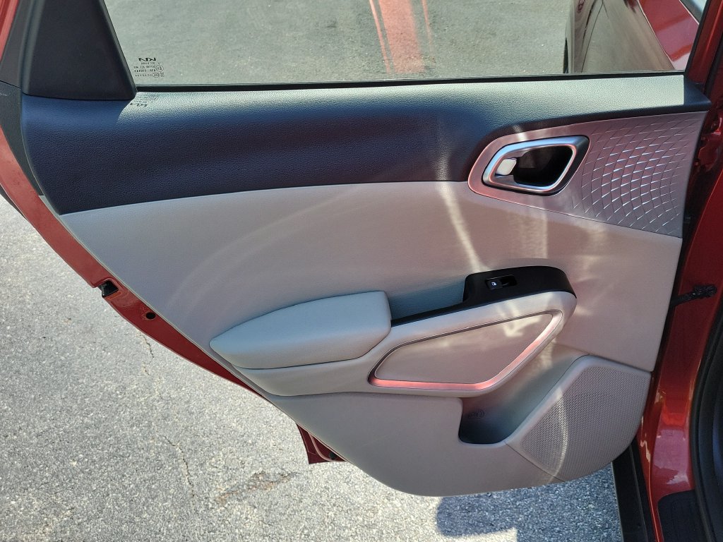 Used 2022 Kia Soul LX FWD image 9