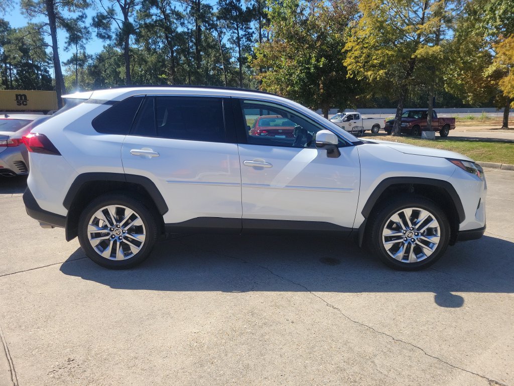 Used 2024 Toyota RAV4 XLE Premium FWD image 9