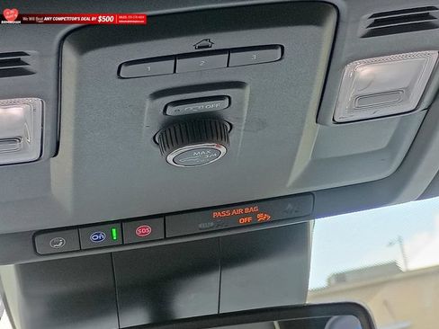 Used 2023 GMC Yukon SLT AWD/4WD image 15