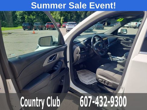 Used 2023 Chevrolet Traverse LT AWD/4WD image 10