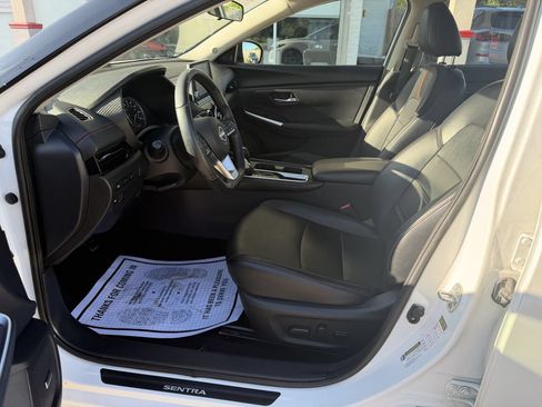 Used 2024 Nissan Sentra SR w/ SR Premium Package FWD image 17