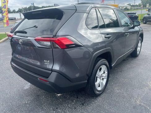 Used 2021 Toyota RAV4 XLE AWD/4WD image 5