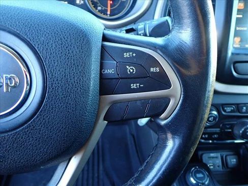 Used 2016 Jeep Cherokee Latitude w/ Cold Weather Group image 13