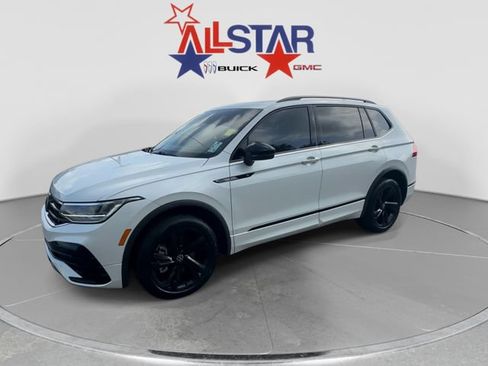 Used 2024 Volkswagen Tiguan SE R-Line w/ MDO Package, Three-Row FWD image 3